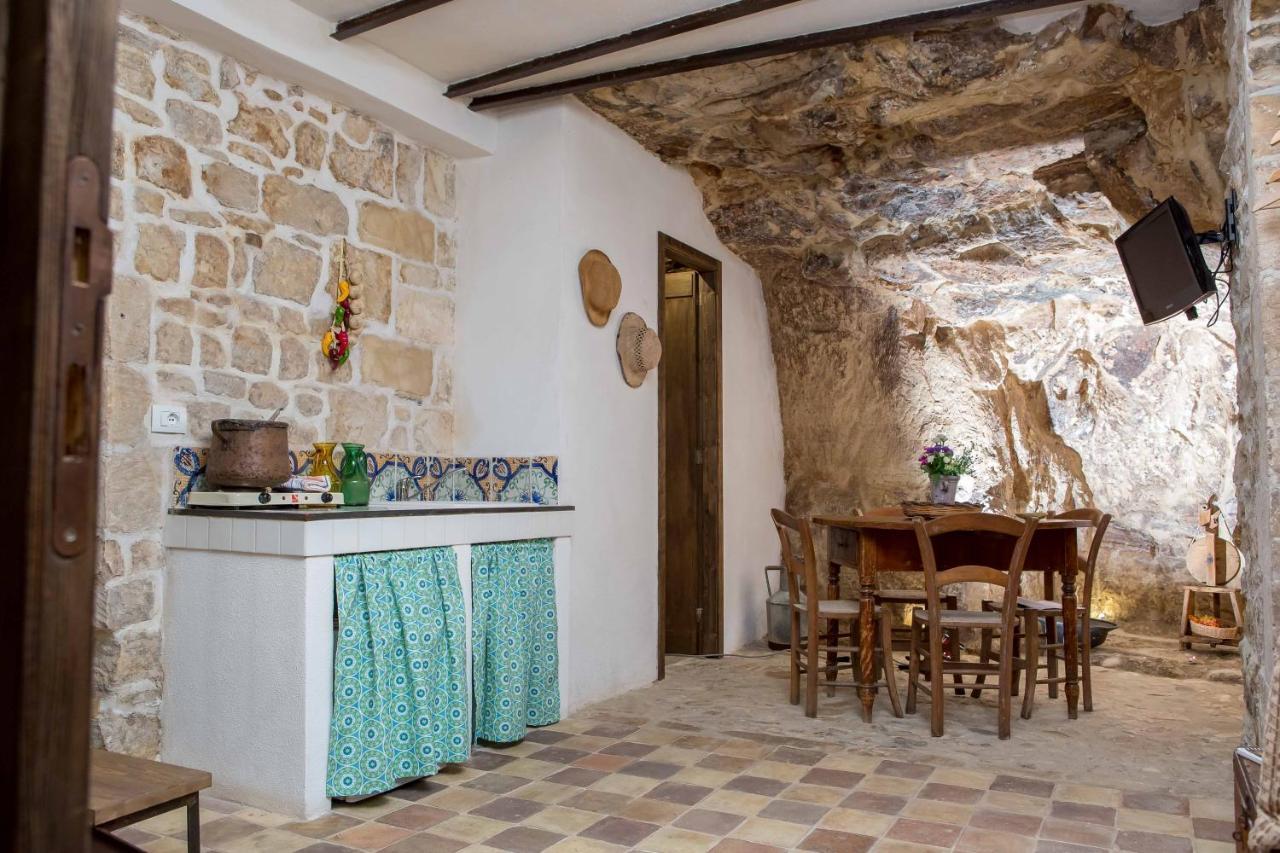 Case-Grotte Degli Avi, Esperienza Abitativa In Grotta โมดิกา ภายนอก รูปภาพ