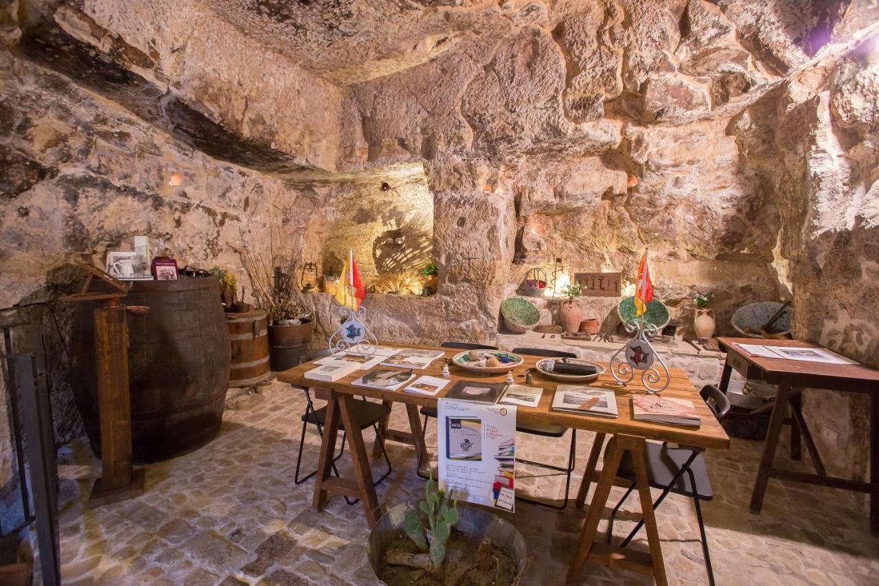 Case-Grotte Degli Avi, Esperienza Abitativa In Grotta โมดิกา ภายนอก รูปภาพ